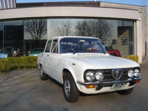 1975_Alfa_Romeo_Giulia_Nuova_lh.jpg