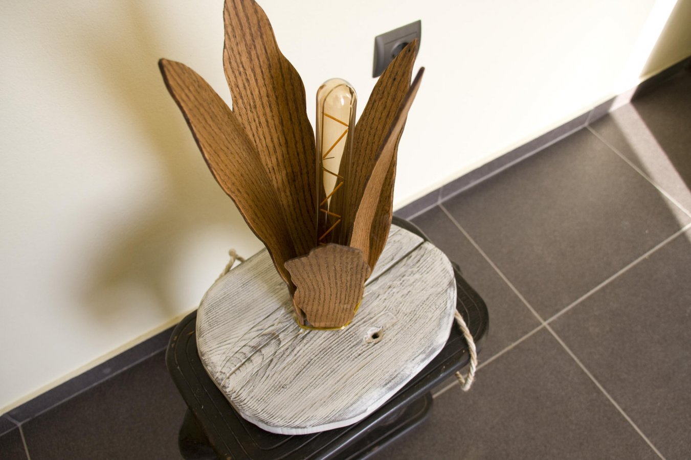 athanatos lamp_2.jpg