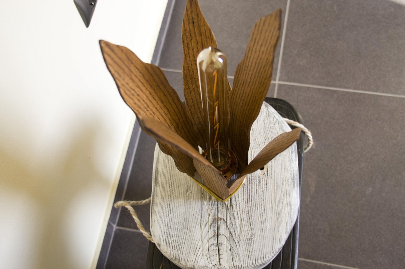 athanatos lamp_3.jpg