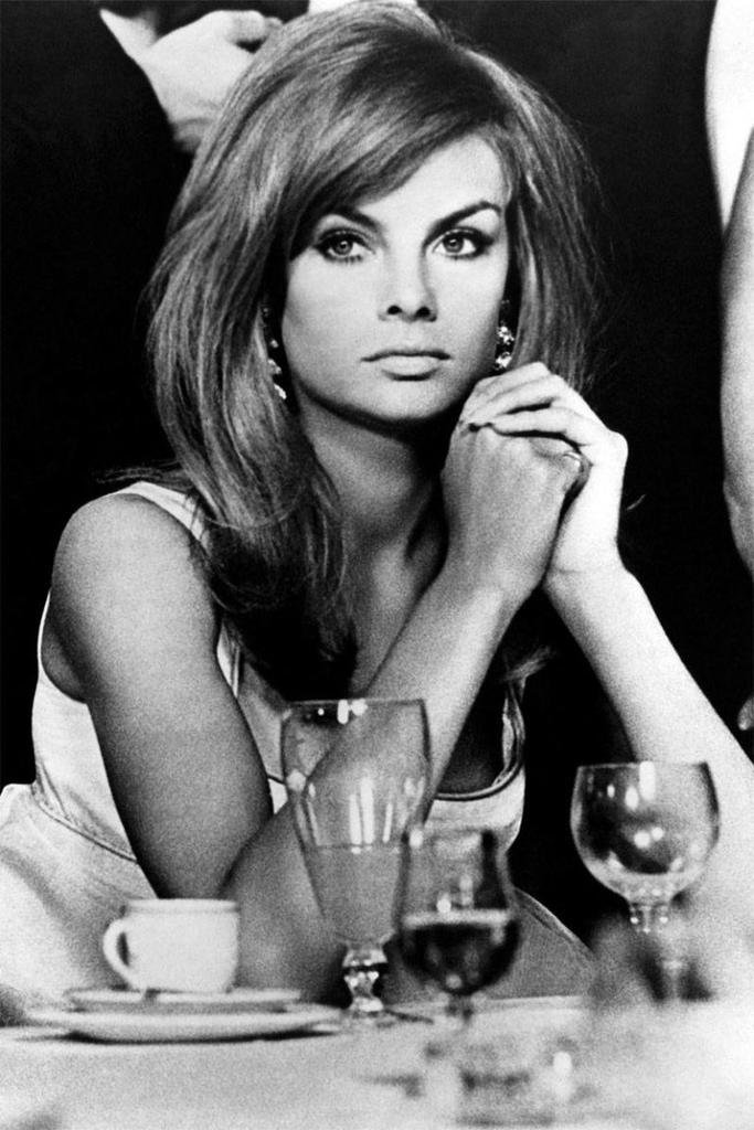 Jean Shrimpton 1967.jpg