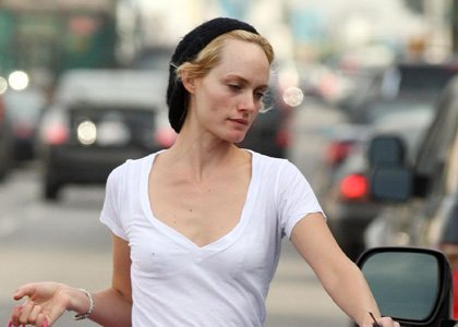 amber-valletta-shopping.jpg