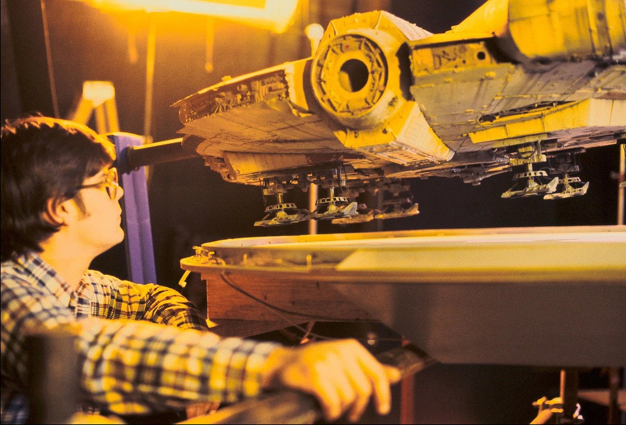 Falcon landing gear.jpg Falcon landing gear.jpg