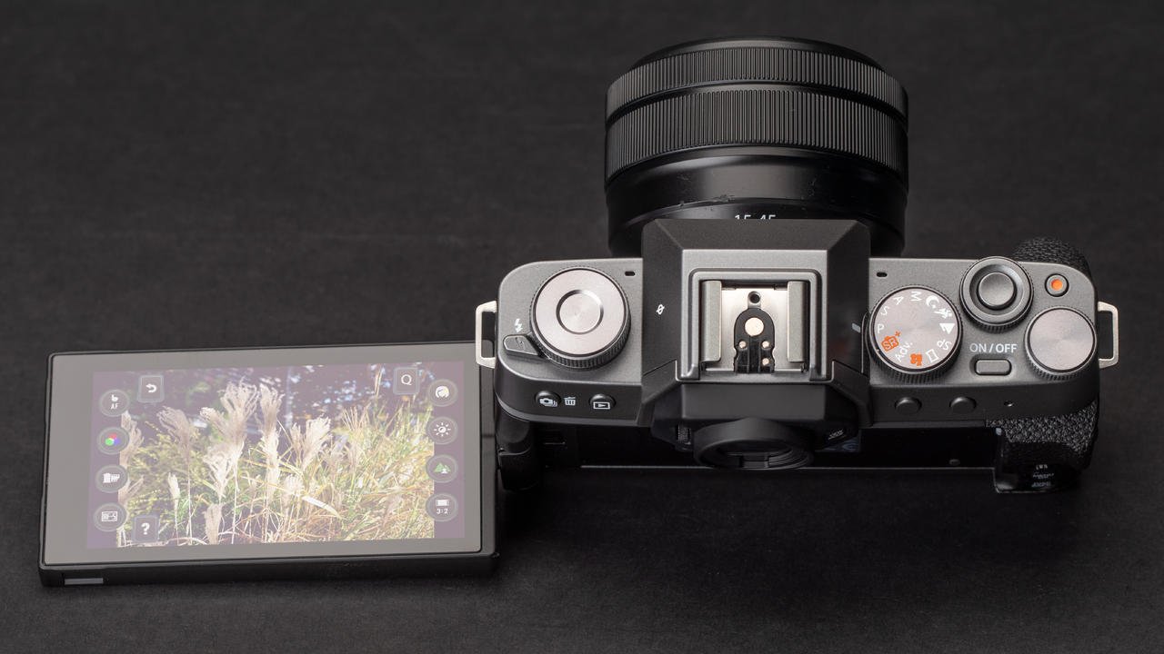 Fujifilm-X-T200-top-lcd-image.jpg