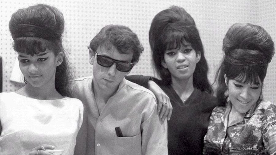 SpectorWithRonettes.jpg SpectorWithRonettes.jpg