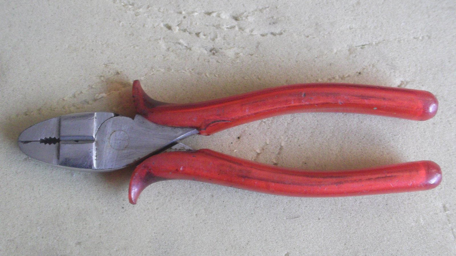 BELZER 1 πενσα.jpg