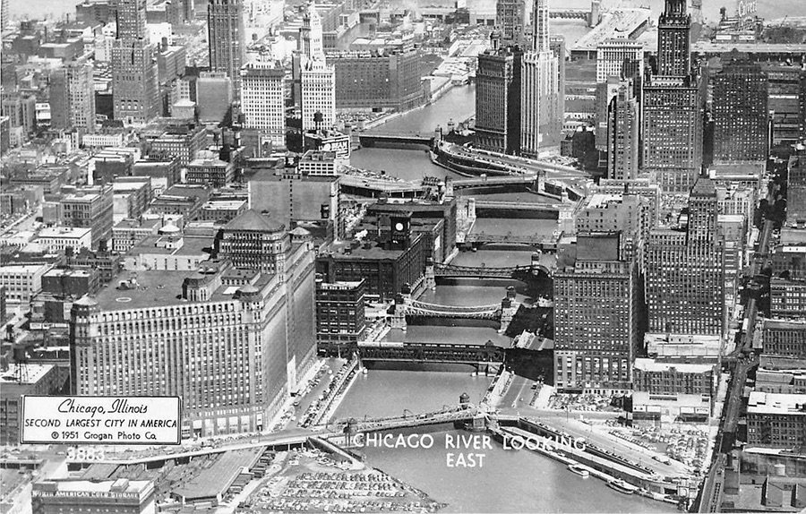 PostcardChicago&ChicagoRiverAerialPanorama1951.jpg