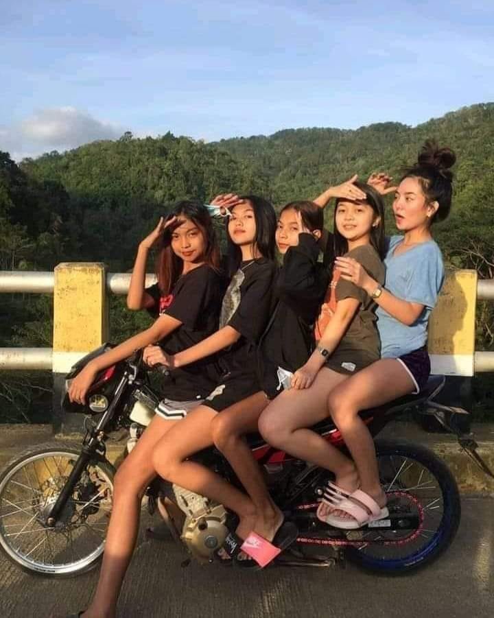 On their way to Soi 6.jpg