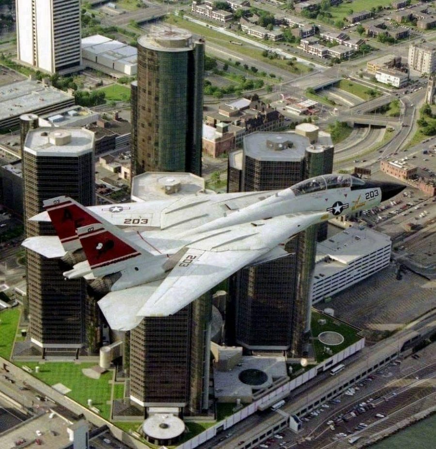 Detroit downtown flyby.jpg