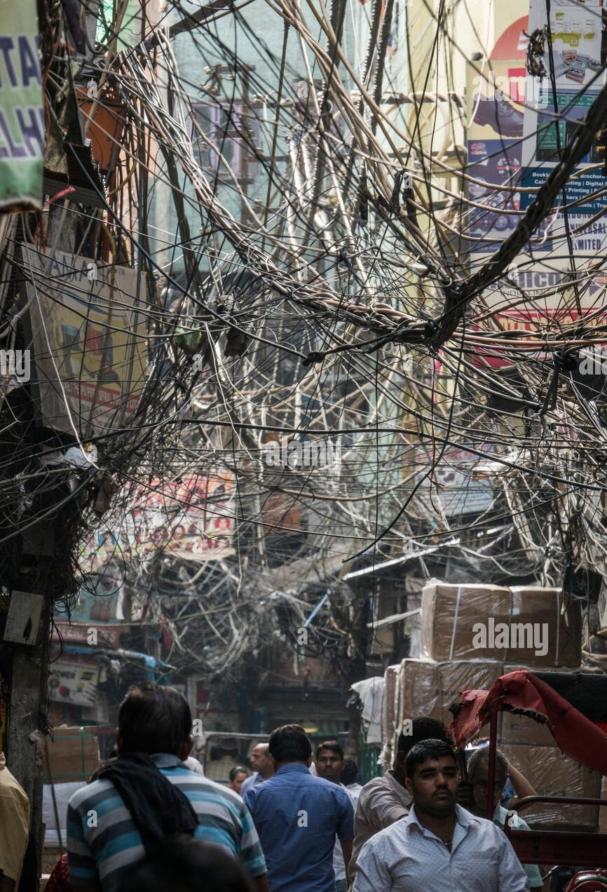 Dangling wires over pedestrians in old Delhi.jpg