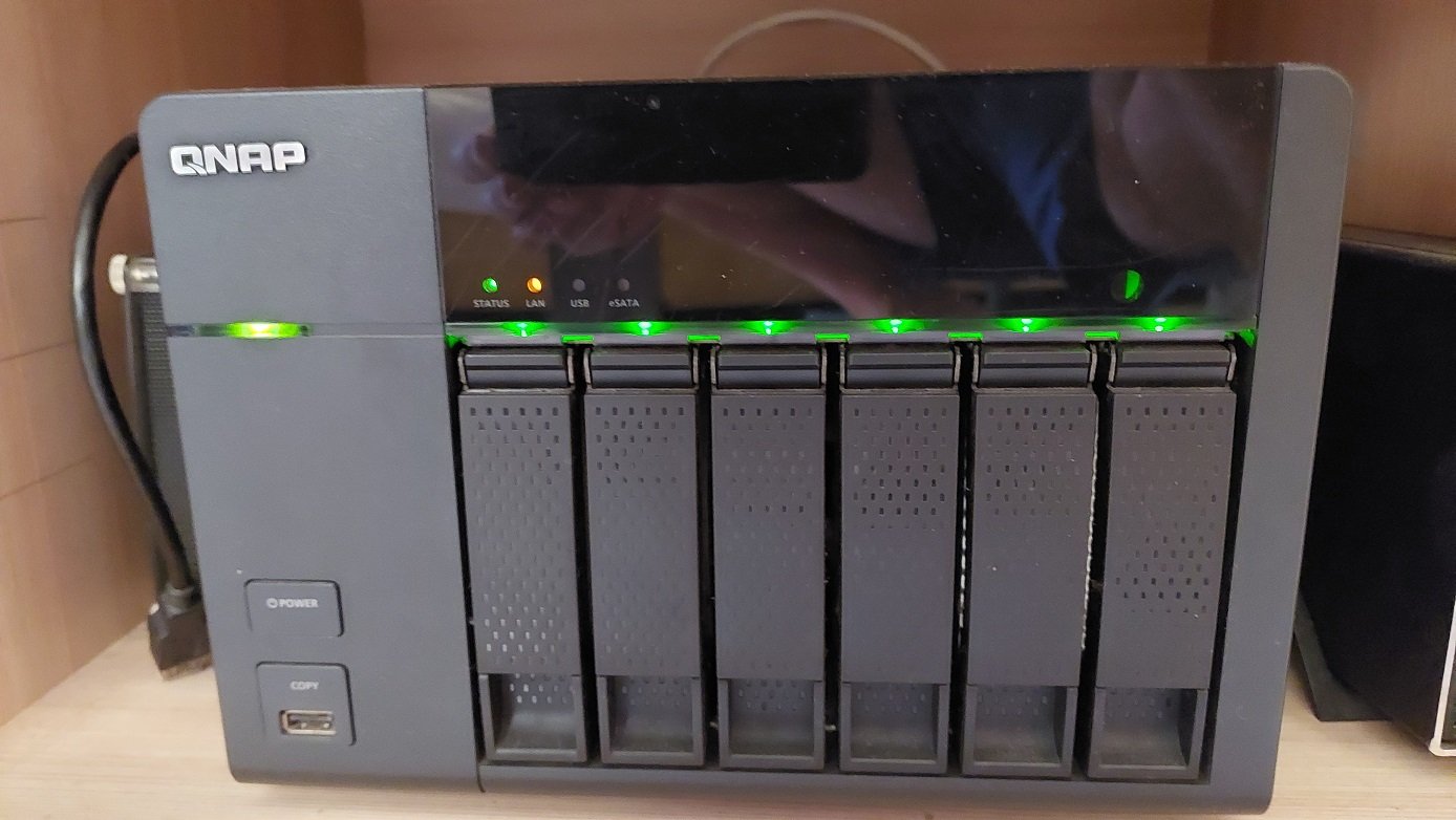 QNAP 669L.jpg