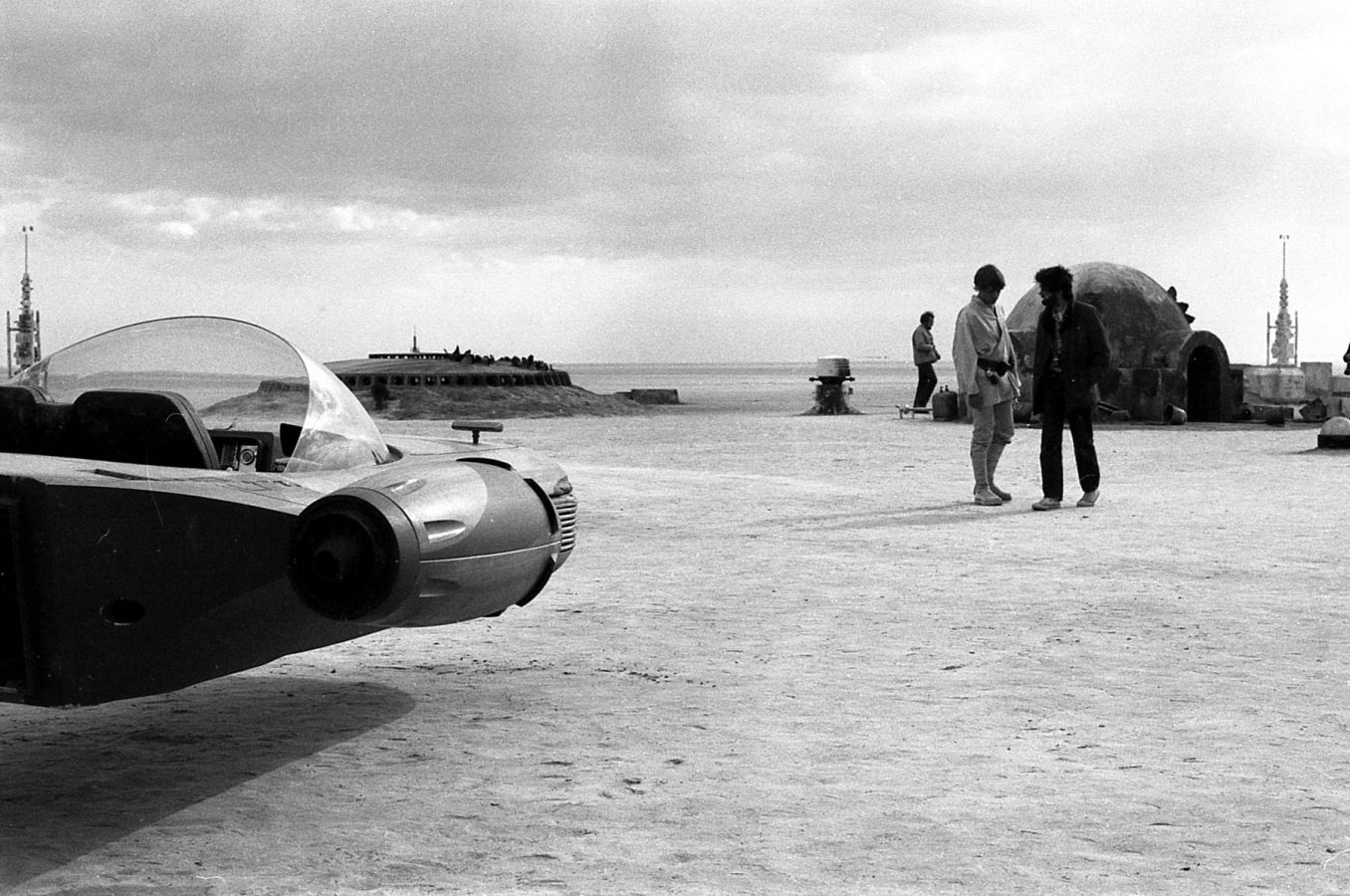 Luke's speeder (Lars residence) 01.jpg