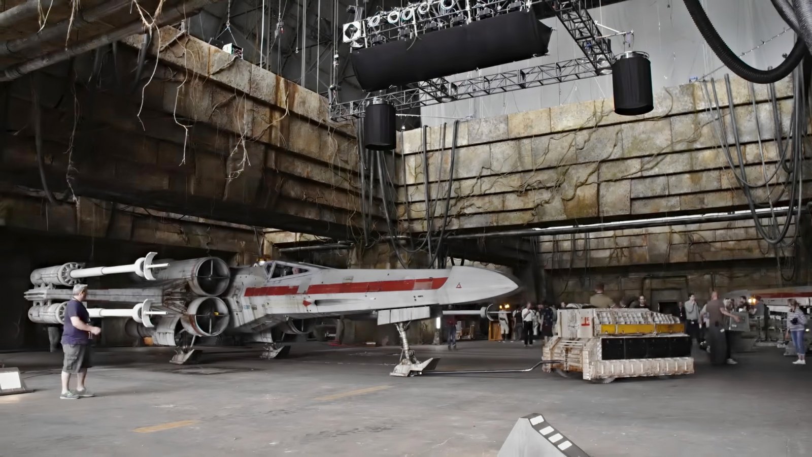 R1 behind the scenes (Cardington Shed 2).jpg