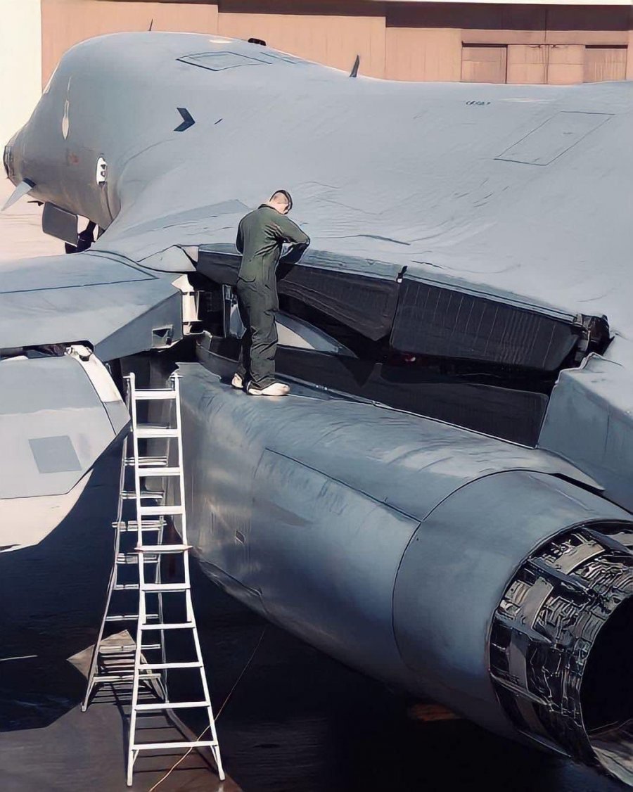 Maintenance atop a GE F101-102.jpg