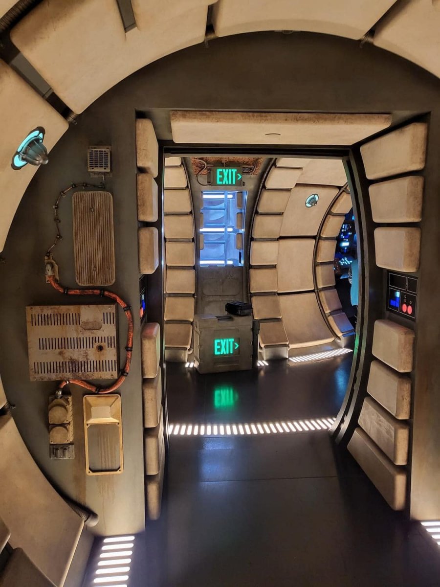 12 Cockpit corridor.jpg