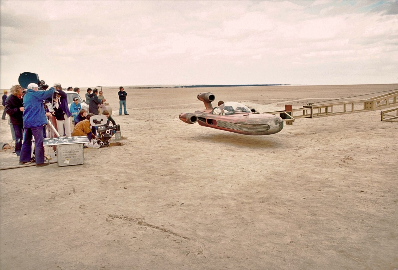 Luke's speeder (Lars residence) 03.jpeg