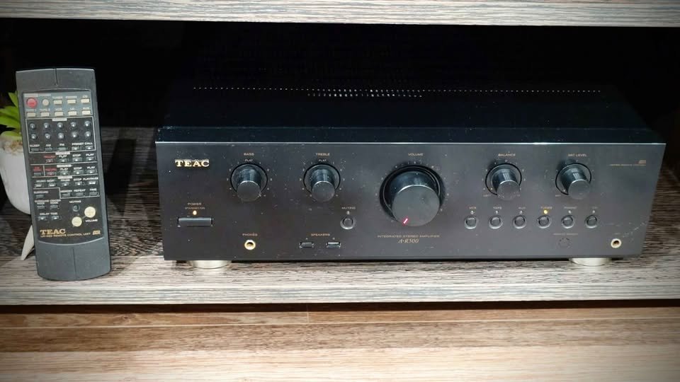 TEAC A-R500.jpg