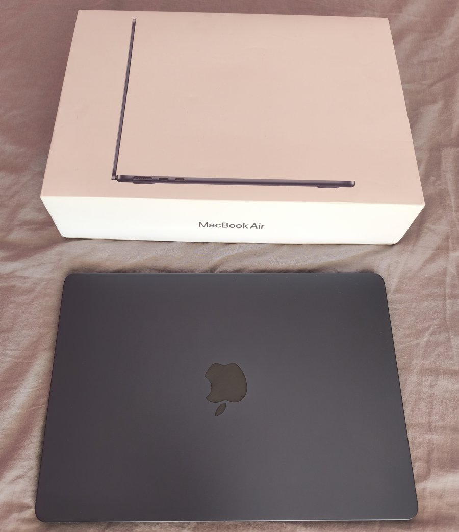 MACBOOK 2.jpg