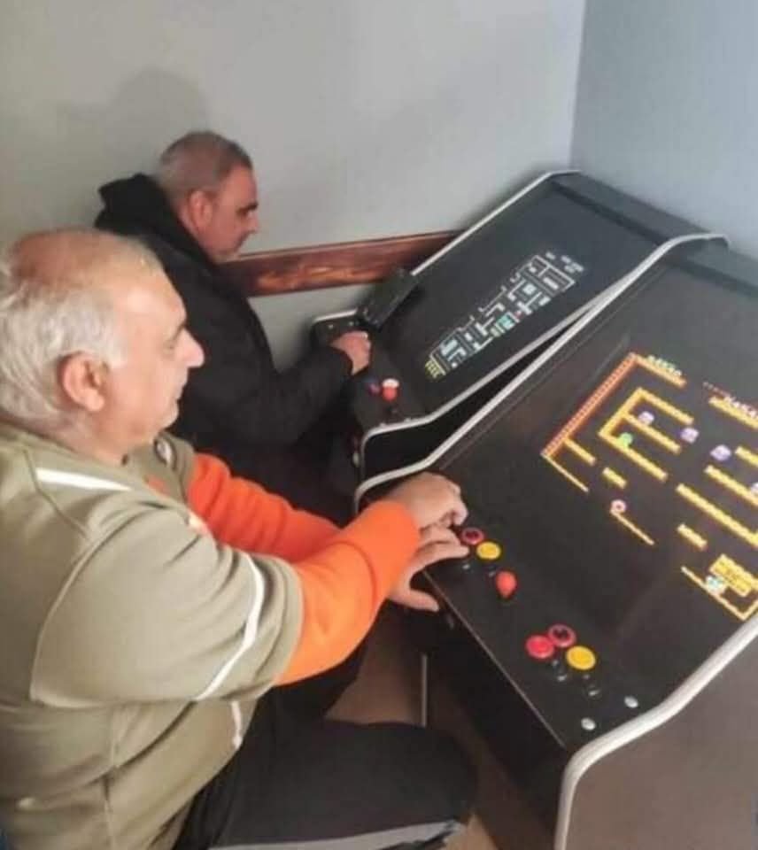 Εδώ είμαστε.jpg