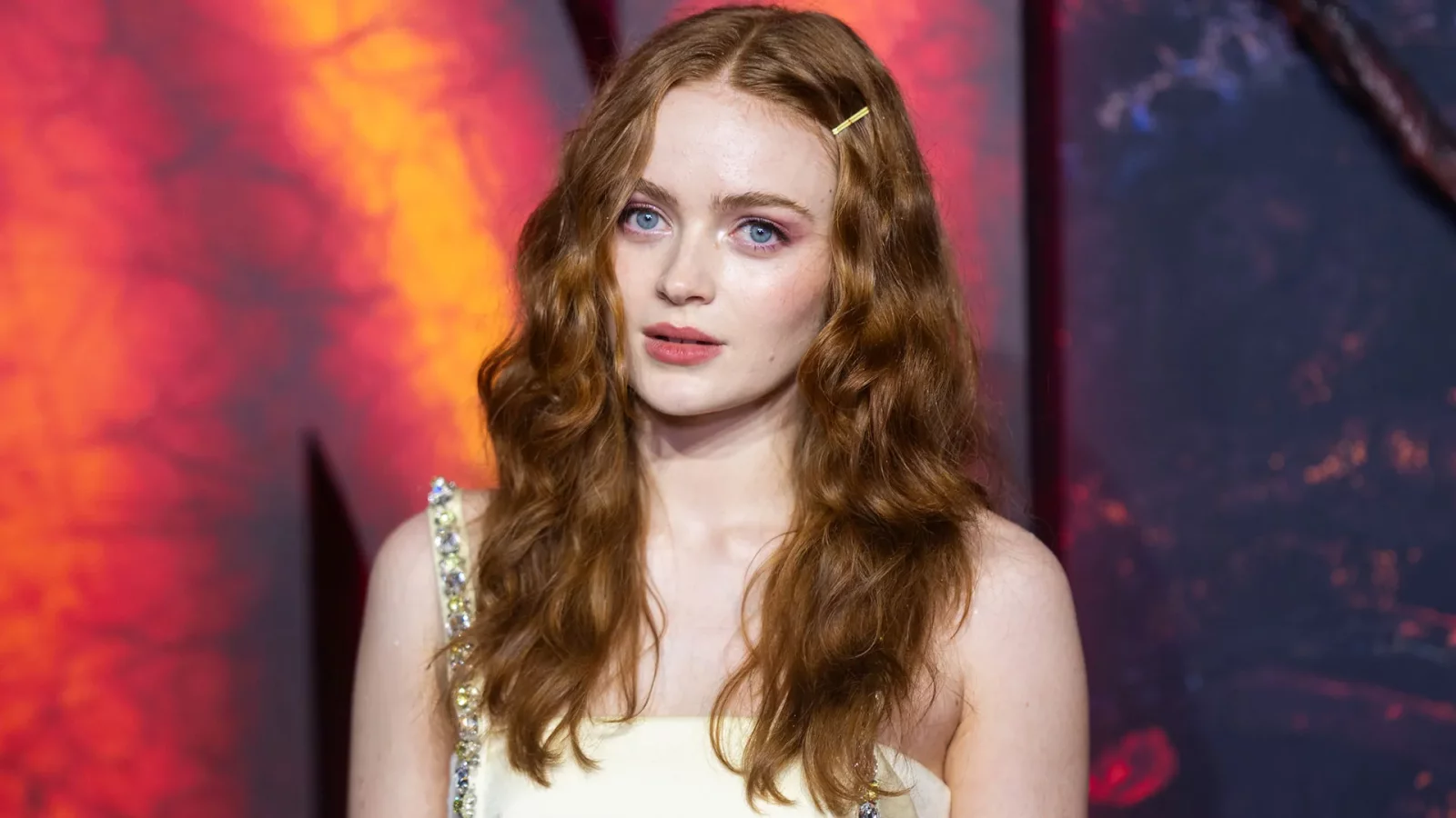 SADIE SINK ROMEO AND JULIET 191125 MAIN-GettyImages-2246581554.jpg.webp