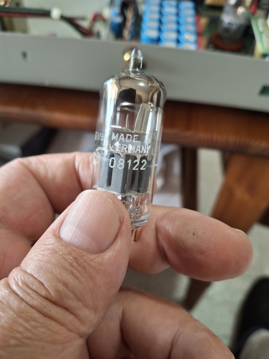 λυχνια 1.jpg λυχνια 1.jpg