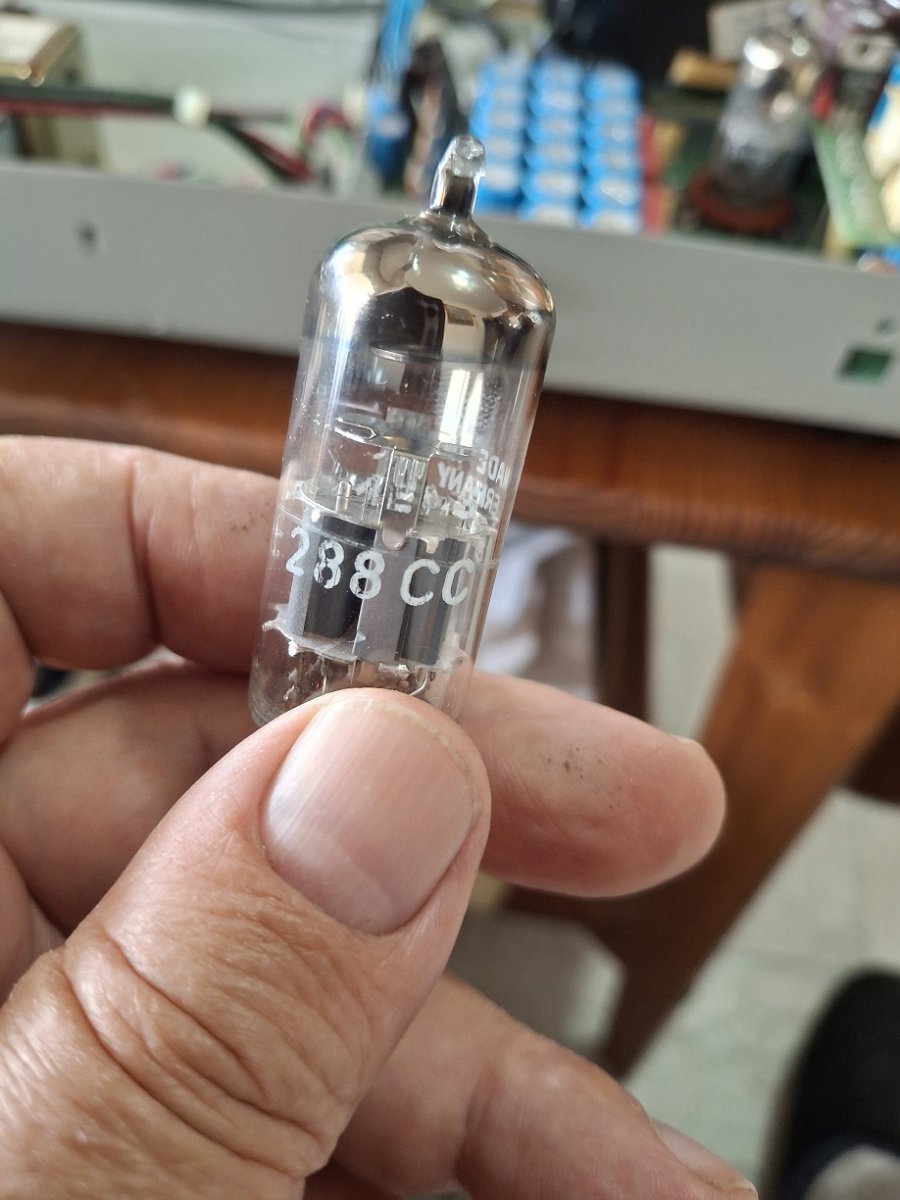 λυχνια 2.jpg λυχνια 2.jpg