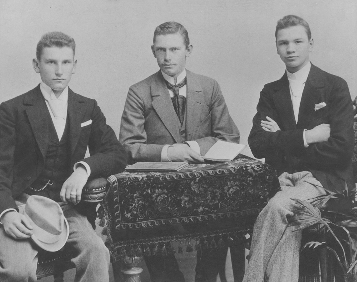 mayer-robert-emil-mit-bruedern1.jpg