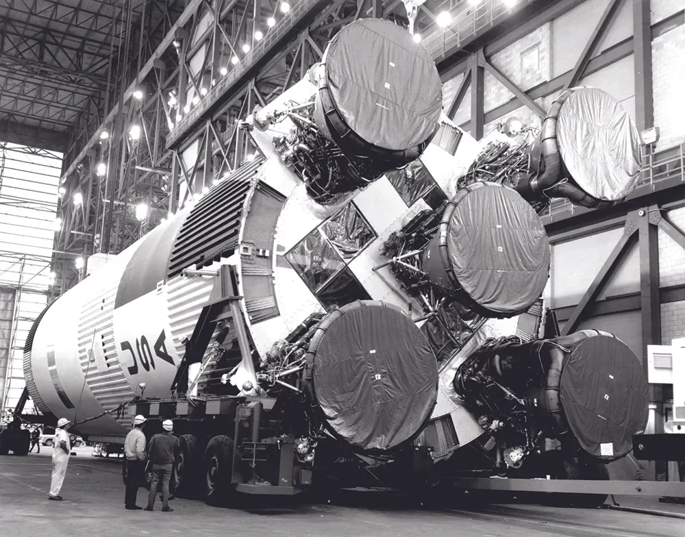 Apollo-11-rocket-01-acccd9a.webp