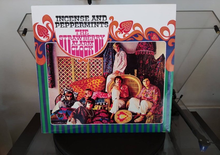 STRAWBERRY ALARM CLOCK (2).jpg