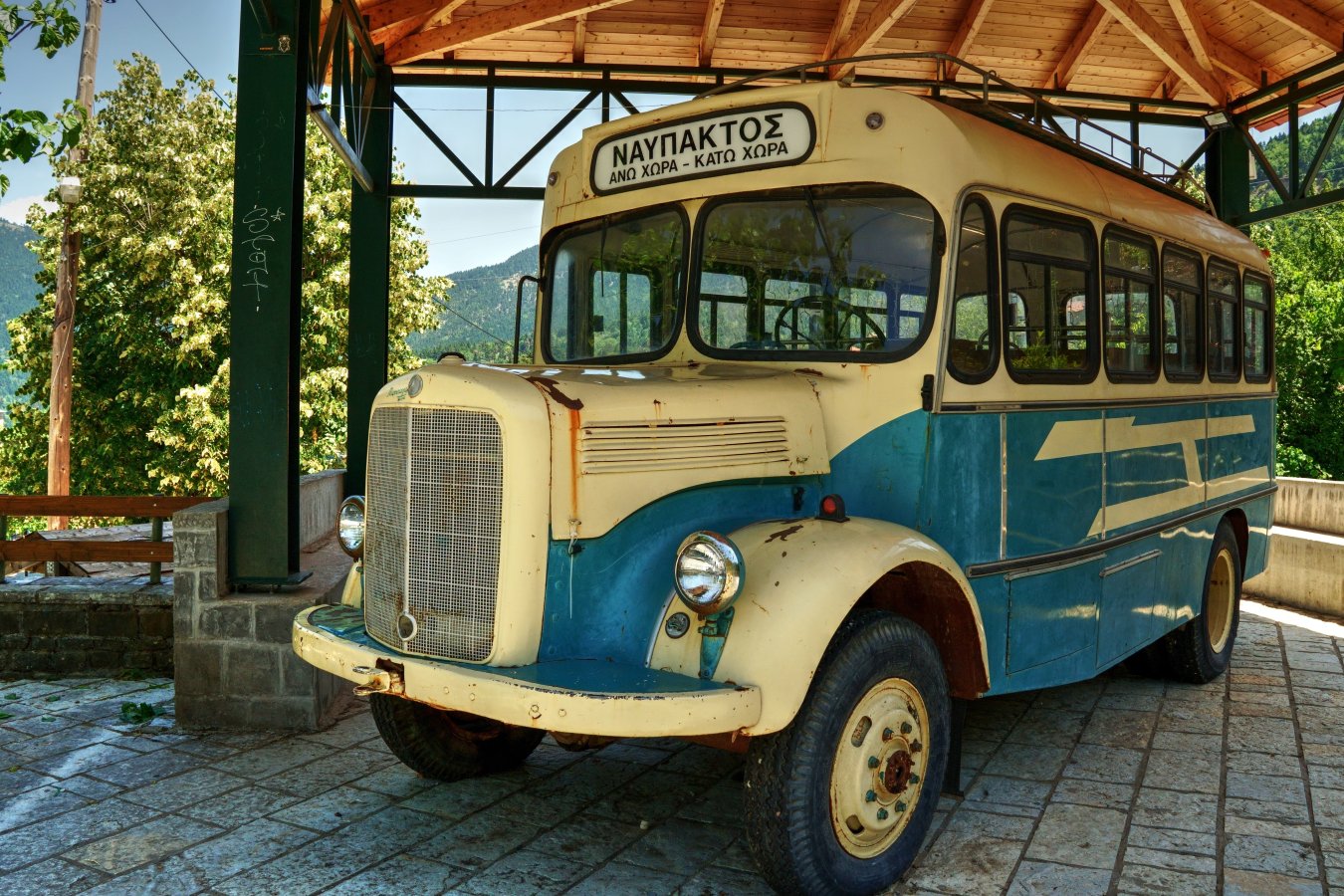 Old buss Ano Chora.jpg