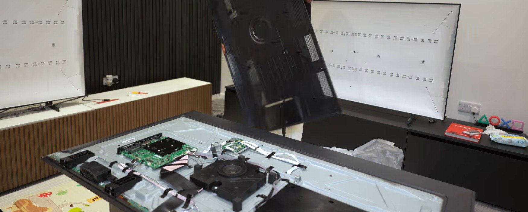 TCL 55P8L teardown AP Tech.jpg TCL 55P8L teardown AP Tech.jpg
