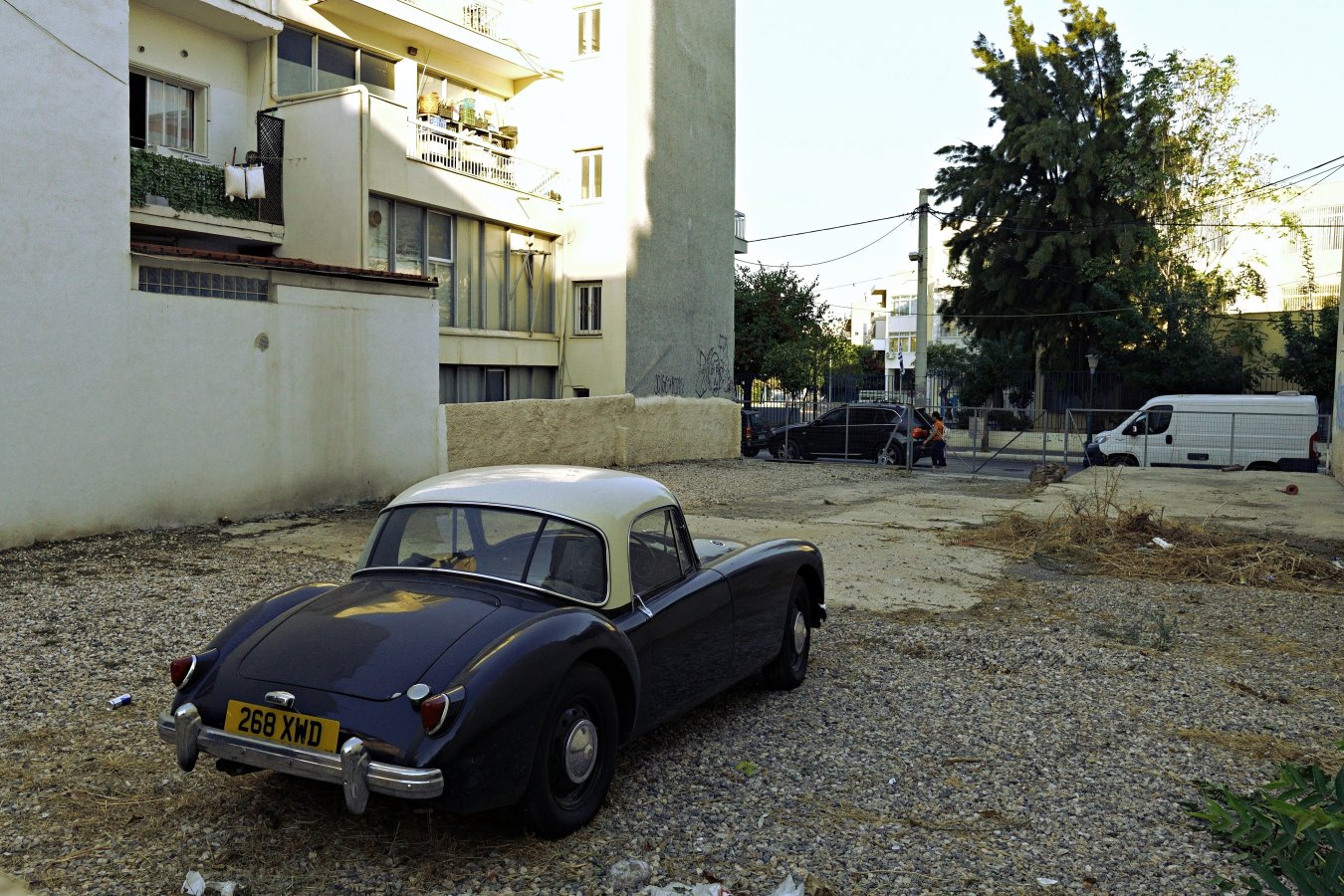 Old Vintage car.jpeg