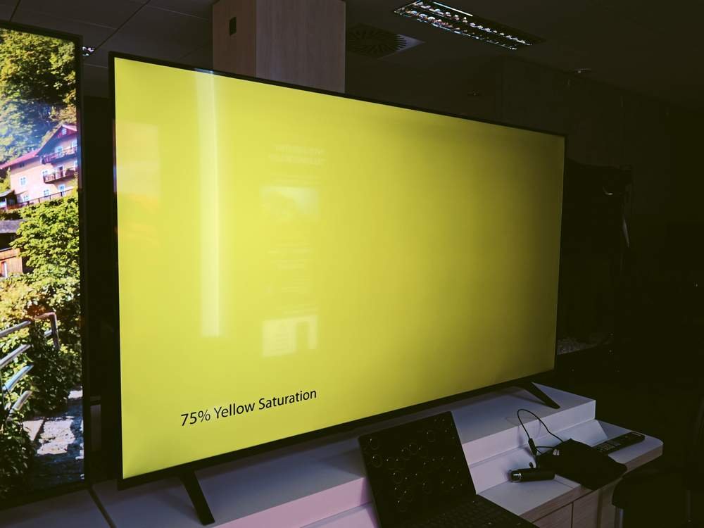 LG-65QNED75B-kolory-pod-katem tvtestpl.jpg