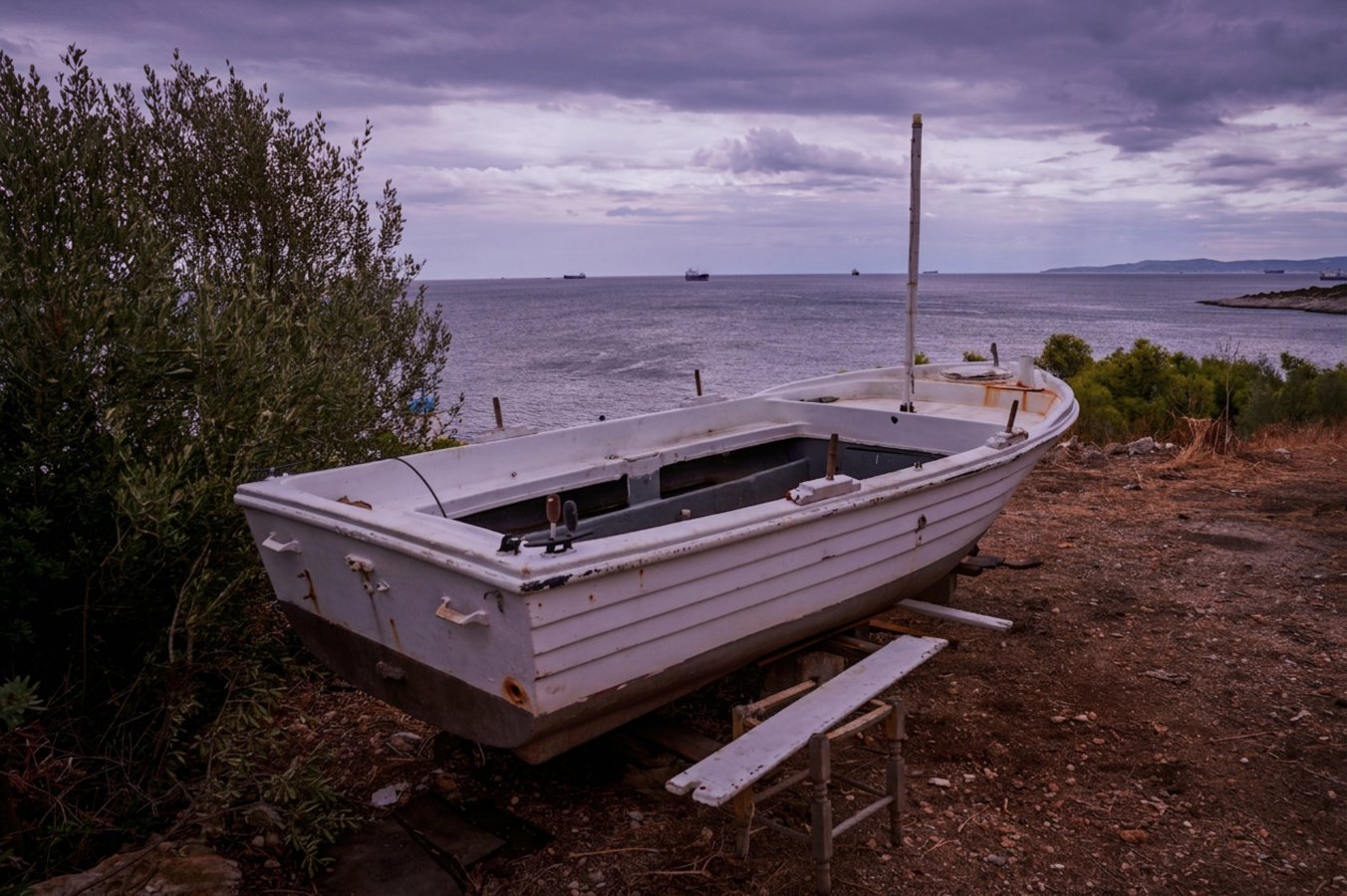 Abandoned boat.jpg