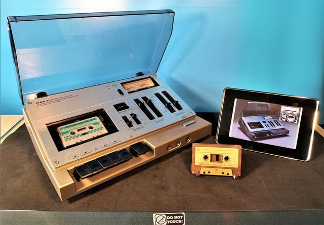 1977-aiwa-ad-1250-stereo-cassette-deck-is-a-great-looker-v0-pfcp1z7p77ma1.jpg