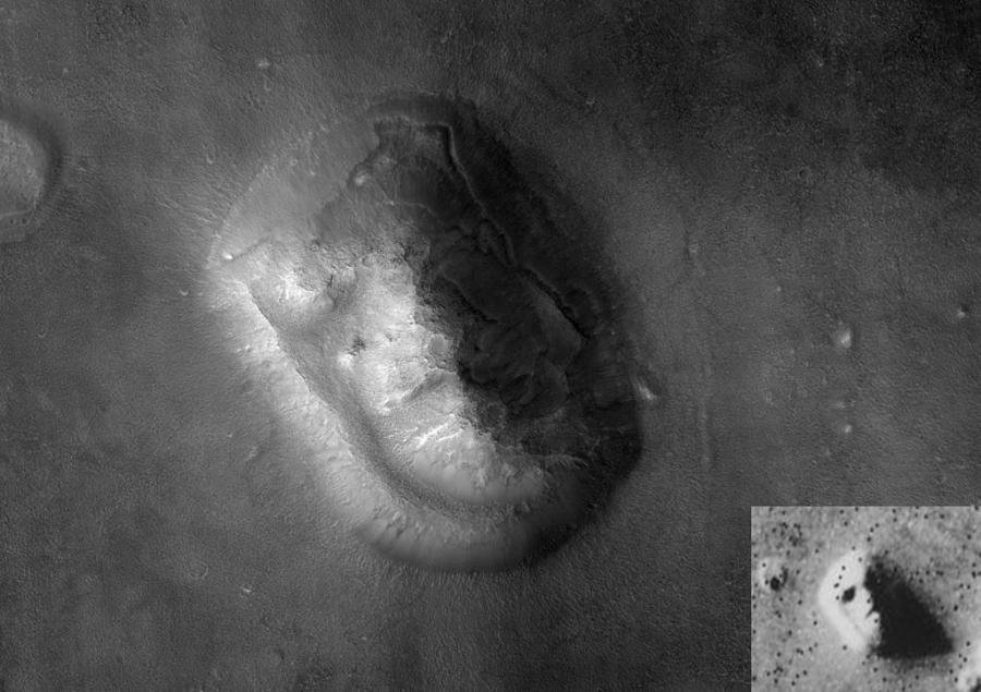 1024px_Face_on_Mars_with_Inset.jpg