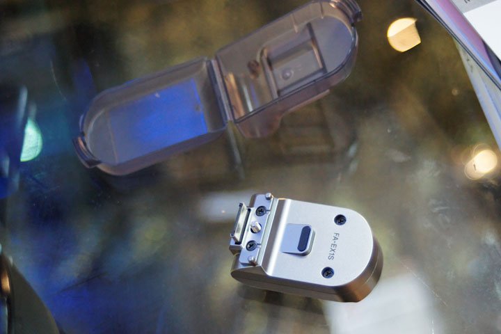 sony-nex-FA-EX1S-flash-extender-1.jpg