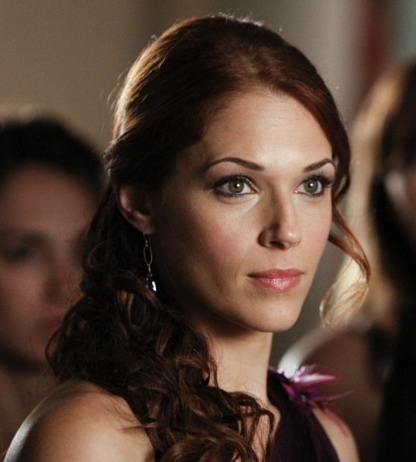 Amanda Righetti.jpg