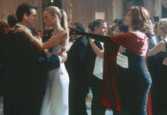 rene_russo_pierce_brosnan_the_thomas_crown_affair_003.jpg