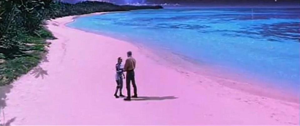 09 Aliens contact Ellie.jpg