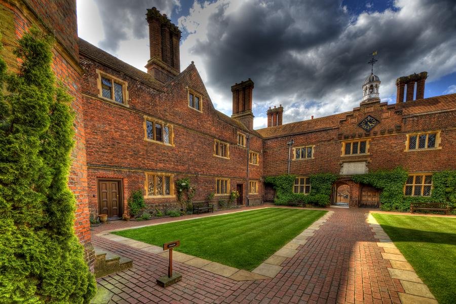 LIGHTROOM (1 of 3)_2 of 3)_3 of 3)_tonemapped.jpg