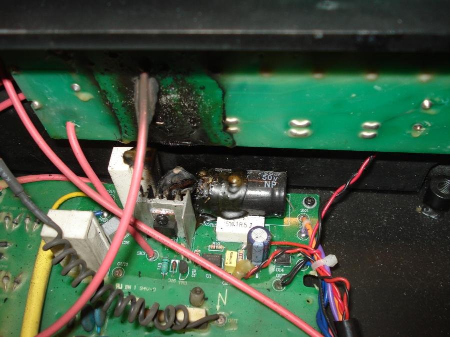 Damage on Esl 2905 main board.jpg Damage on Esl 2905 main board.jpg