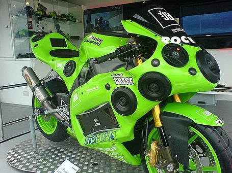 kawasaki-ZX-10R-speakers.jpg