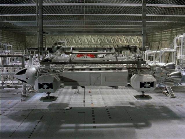 Hangar bay crane.jpg
