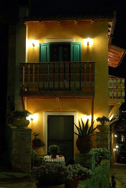 Porta Parathyro Kyparissia.jpg