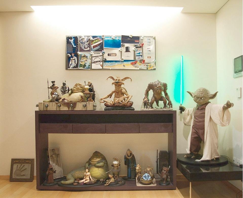 15 Card postals, aliens & Yoda.jpg