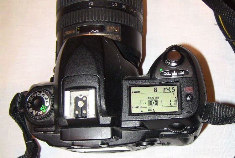 d70top-closesmall.jpg d70top-closesmall.jpg