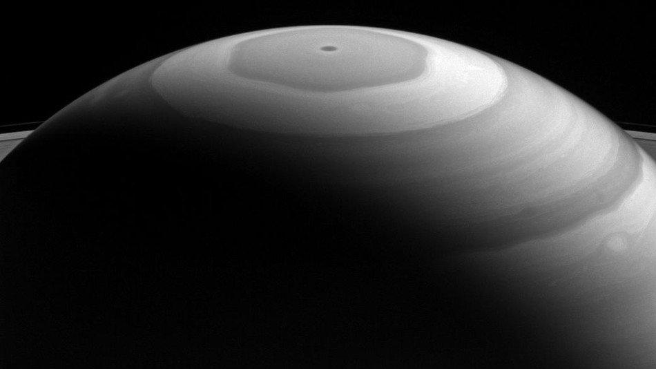 Saturn's north pole.jpg
