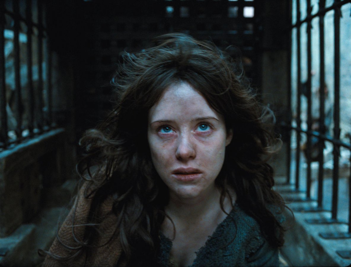 season_of_the_witch_movie_image_claire_foy_01.jpg