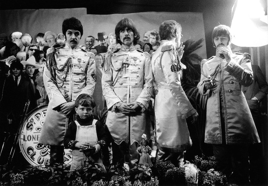 BeatlesPhotoWithBoy.jpg BeatlesPhotoWithBoy.jpg