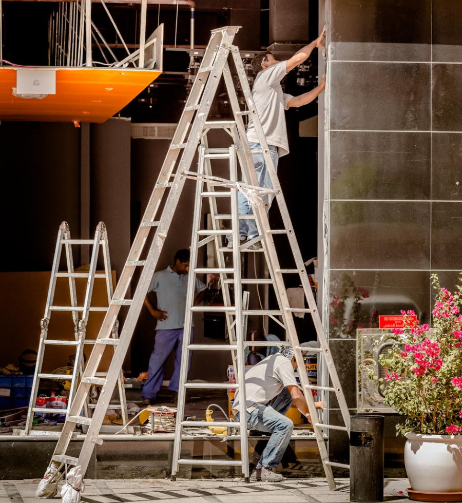 working in 40 degrees Dubai.jpg